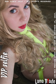 Sometimes I love the new hair and style. So sexy and hot