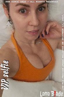 Even without the makeup I look great! make your poor penis hard. When you are staring at my face, your cock starts dripping!
